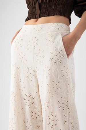 Pantalone in sangallo con nappine sul fondo - MND™